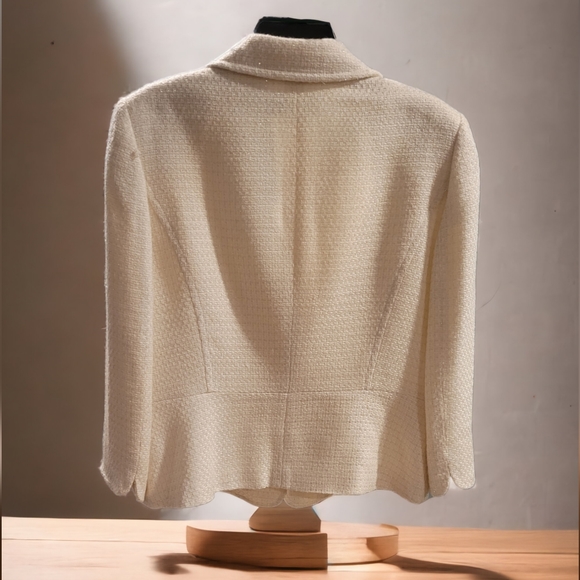 Tahari Arthur S. Levine off white cream and silver blazer - Picture 7 of 11